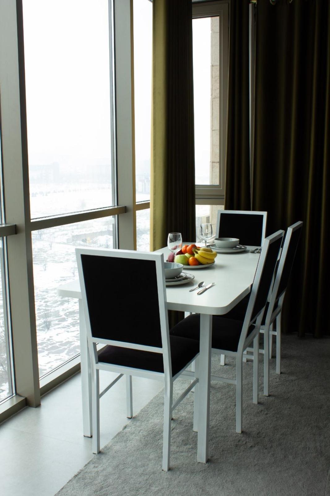 9Th And 6Th Floor Stylish Apartments With Mountainvista بيشكيك المظهر الخارجي الصورة